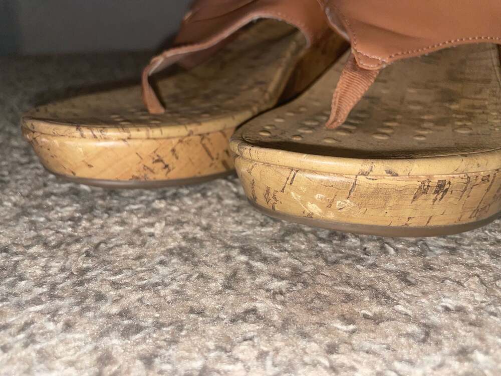 Vionic High Tide Tan Leather Cork Platform Wedge Thong Sandals - Picture 11 of 11